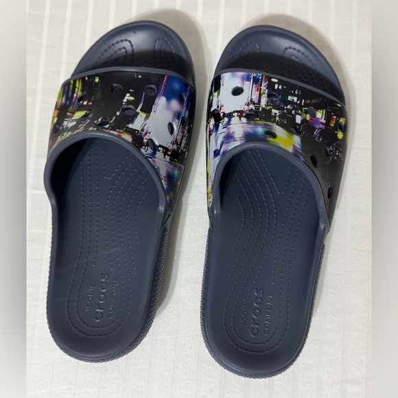 CROCS Classic Slide Sandals Meta Scape City Graphic Print Size 9 Men / 11 Women - Picture 6 of 15
